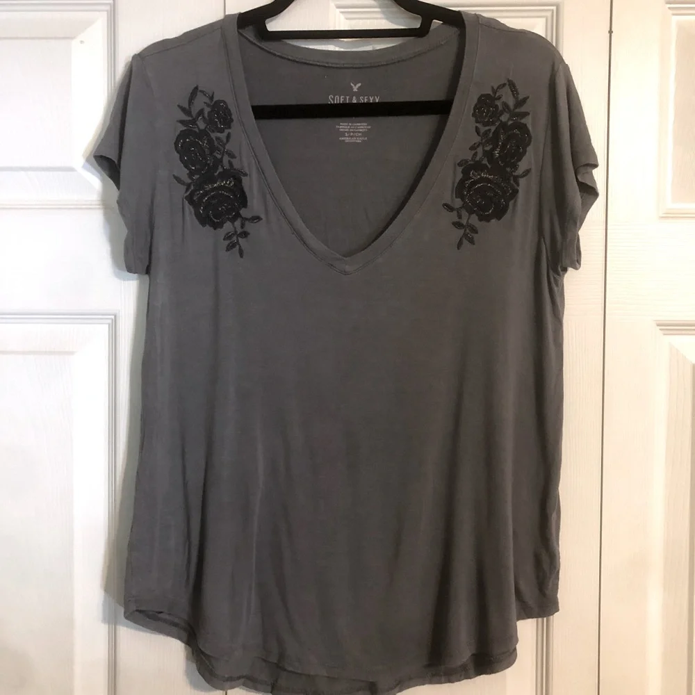 AMERICAN EAGLE Small Gray V-Neck Embroidered Soft & Sexy Short Sleeve T-Shirt - Picture 1 of 7